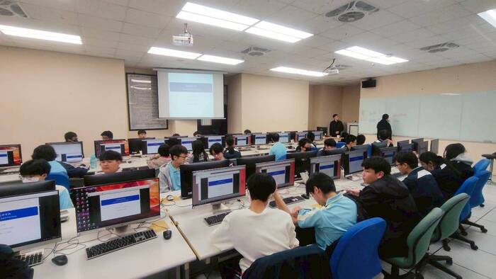 114/12/04(四)臺中市立東山高級中學蒞校參訪圖片